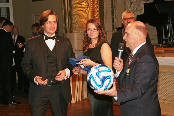 Labdarības balles izsole, 2014